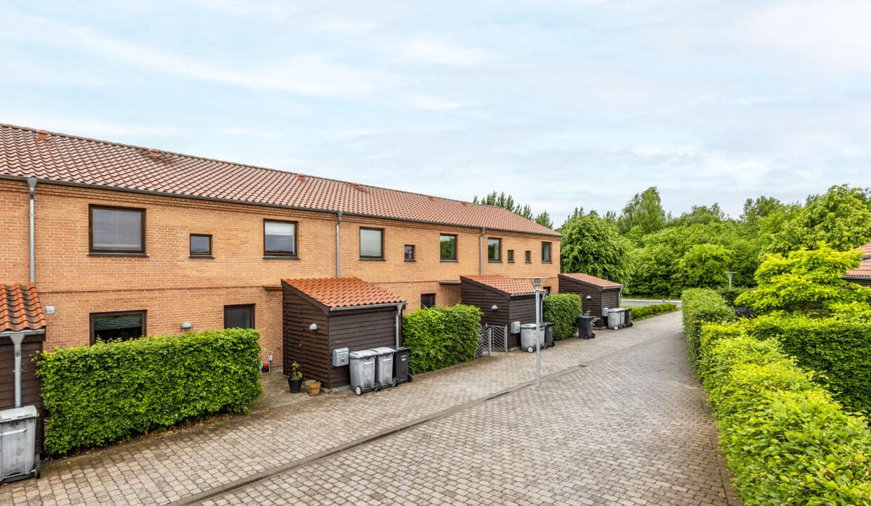 Godt møbleret rækkehus med 2 badeværelser | Glostrup billede 1