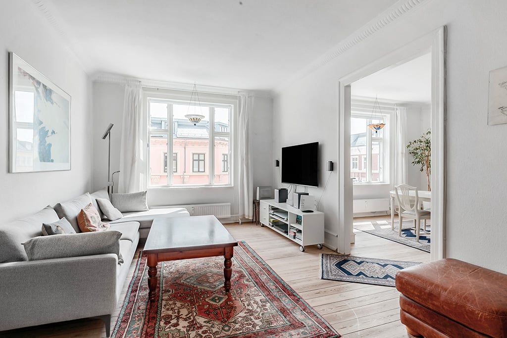 Skøn møbleret lejlighed med stor altan
