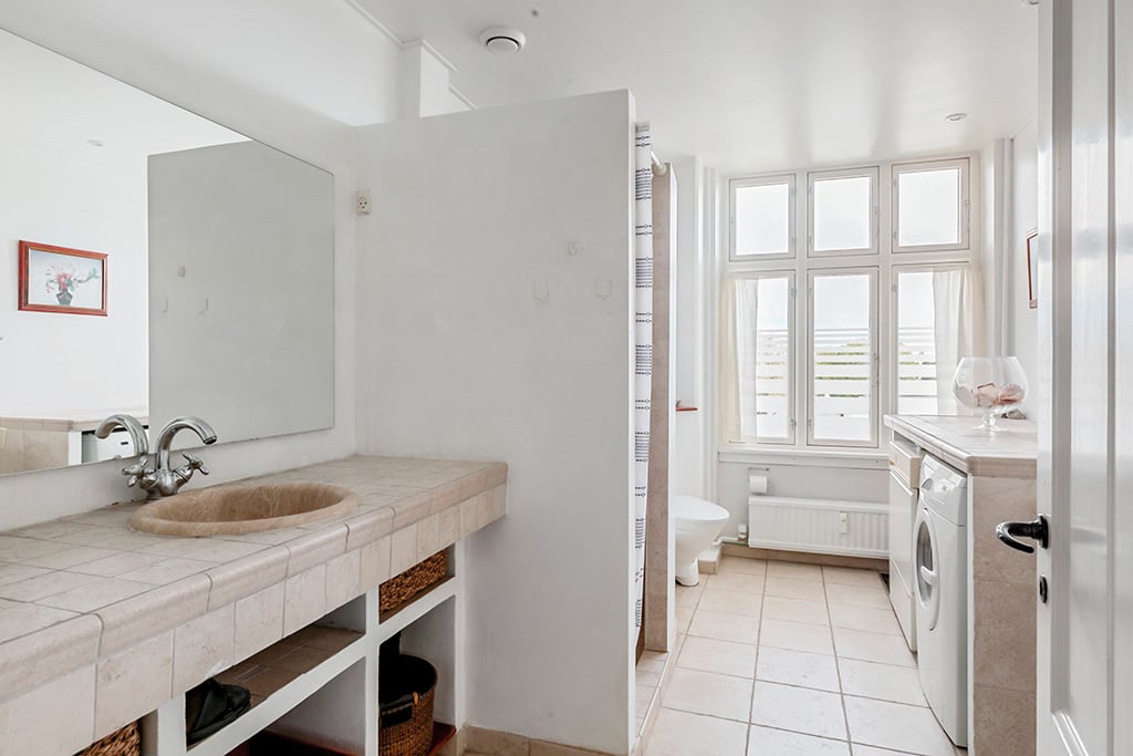 Skøn møbleret lejlighed med stor altan billede 5